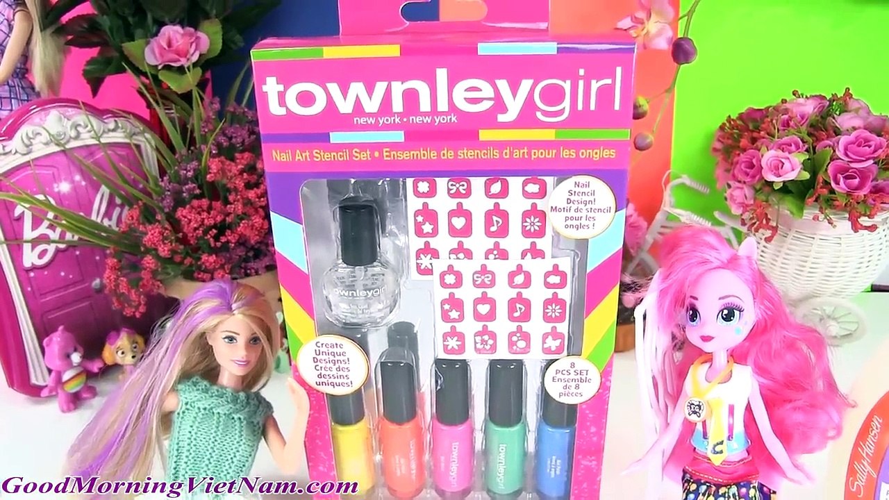 Búp bê barbie | Sơn Móng Tay Barbie | trang điểm cho búp bê | Đồ chơi trẻ em | Chị Bí Đỏ