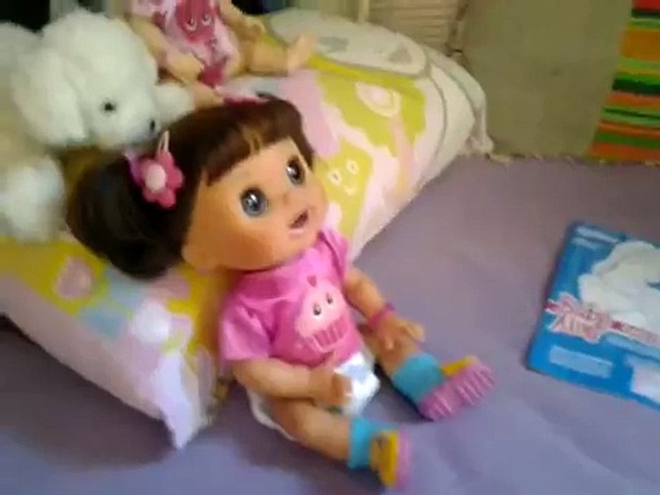 Como funciona a Baby Alive comer e brincar?