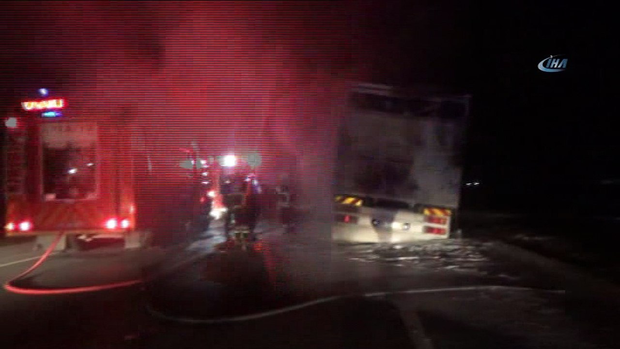 Aydın’da kamyon yangını... Yangın nedeniyle kara yolu uzun süre trafiğe kapandı