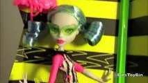 Monster High Ghoulia Yelps Skultimate Roller Maze Zombie Doll Review! by Bins Toy Bin