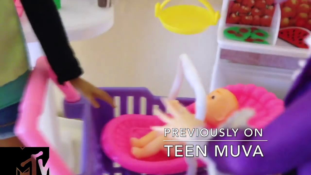 TEEN MUVA REALITY SHOW - BUILD A WALL WITH DONALD TRUMP! *Mature Audience*