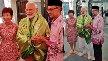 PM Modi Singapore Visit: Temple के दर्शन के बाद Chulia Mosque में इबादत | वनइंडिया हिन्दी