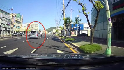 맨몸으로 따라가며 차 세워 운전자 구조 / YTN