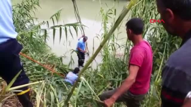 Mersin Traktörle Düştüğü Irmakta Yaşamını Yitirdi