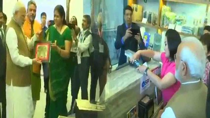 PM Modi ने Singapore में purchase की Panting, RuPay card से किया Payment । वनइंडिया हिंदी