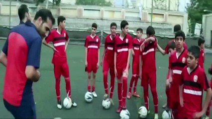 تمرین پرنشاط کودکان در مدرسه فوتبال فرشاد پیوس