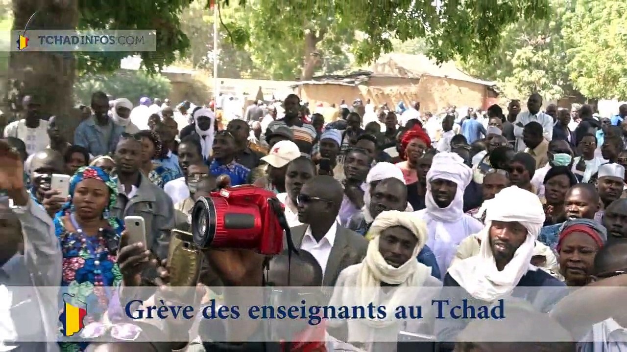 "L'enseignant a tout donné, l'enseignant a tout donné jusqu'au fond de son savoir, l'enseignant a tout donné, Deby Président c'est le fruit de l'enseignant, Sab