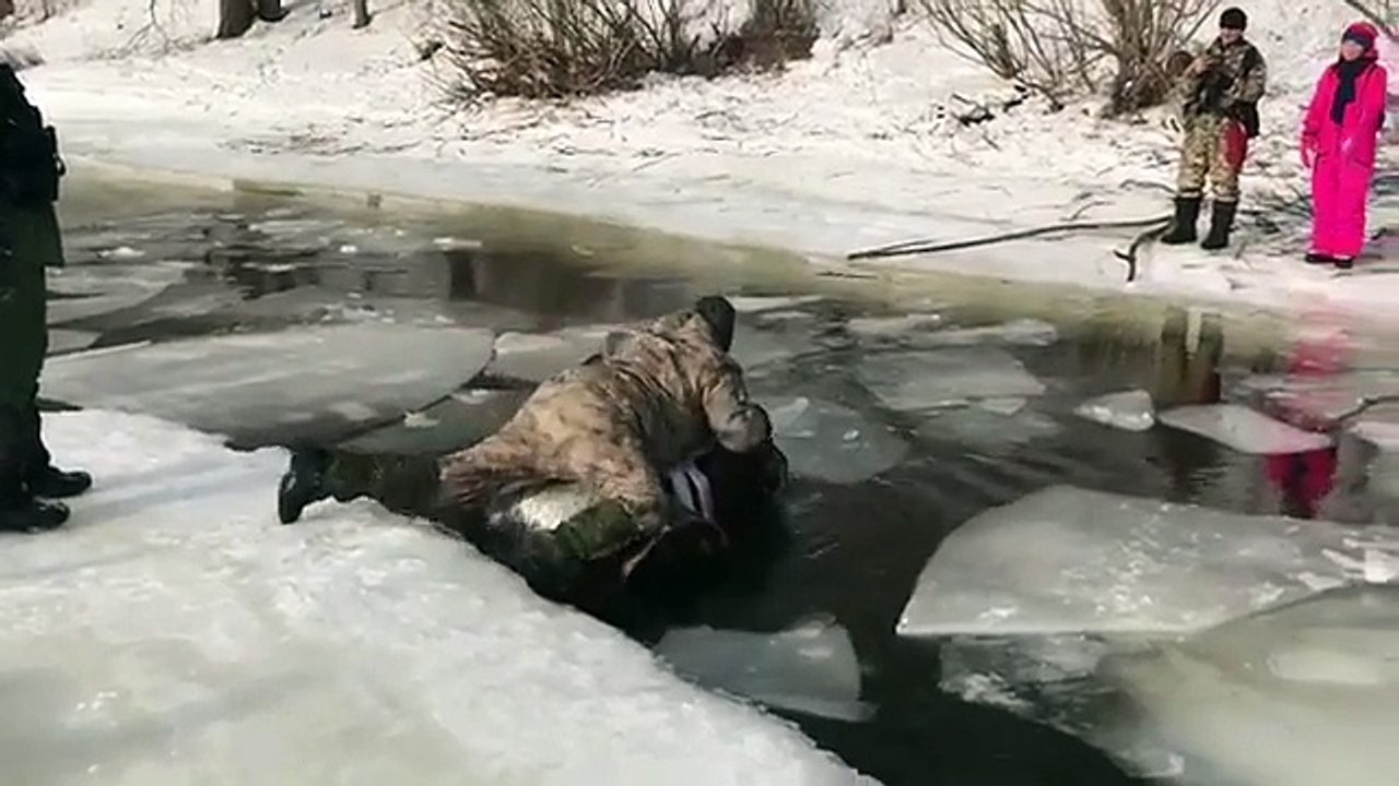 Traverser une rivière gelée ? Pas si simple LOL