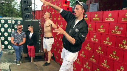 Le nez plein de coke il danse à une Rave Party !