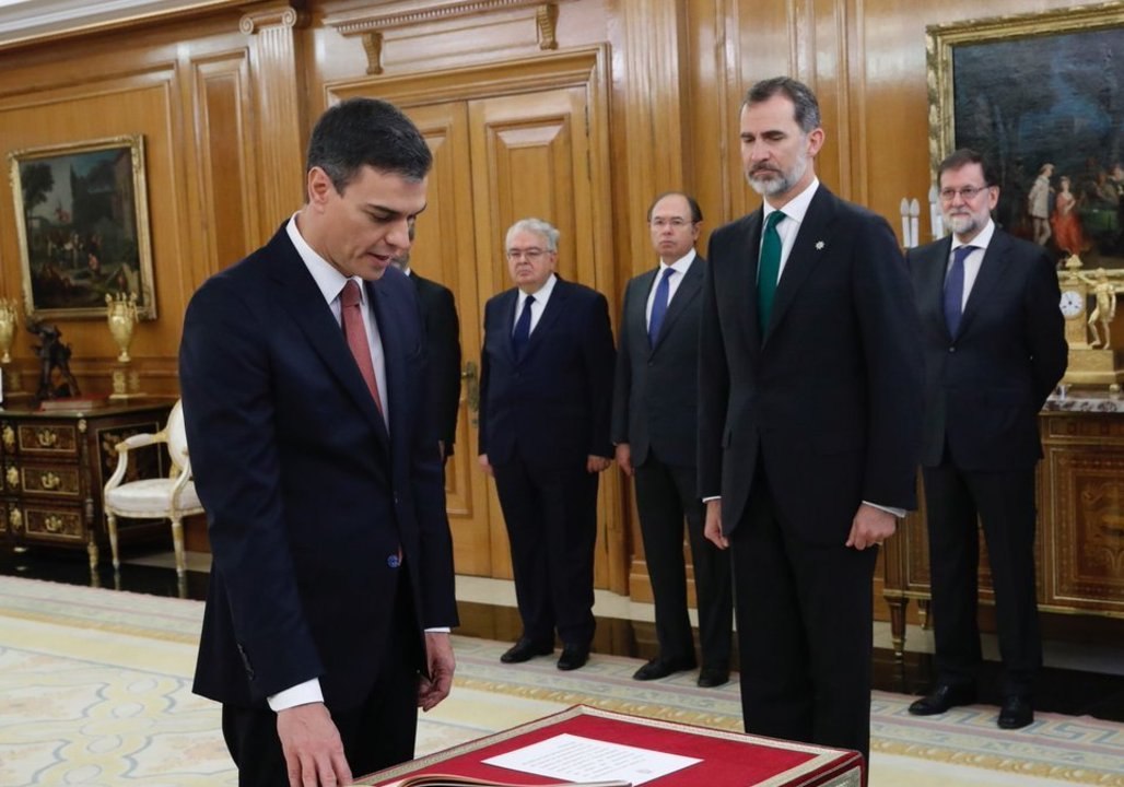 Pedro Sanchez Sworn In as Spanish PM One Day After Ousting Rival Rajoy