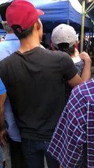 DS Najib hari ini membeli juadah utk berbuka puasa di bazar Ramadan bersama keluarganya petang tadi .