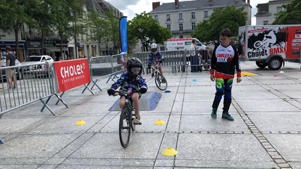 Le tour de France fait la fête place Travot