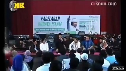 Jadi manusia itu gampang yg penting ga nyakitin orang eleh mbah nun