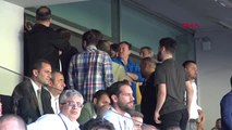 Fenerbahçeli Yöneticiler, Konuşma Yapan Üyenin Üzerine Yürüdüler -Hd