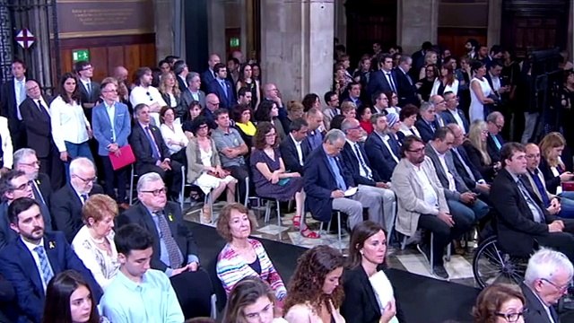 Familiars llegeixen cartes dels presos i exiliats