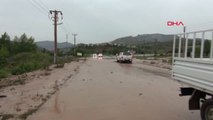 Tunceli - Erzincan Karayolu, Sel Nedeniyle Bir Saat Trafiğe Kapandı