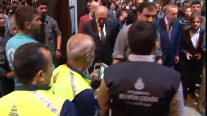 Cumhurbaşkanı Erdoğan, Taksim Meydanı'nda Vatandaşlarla Sohbet Etti