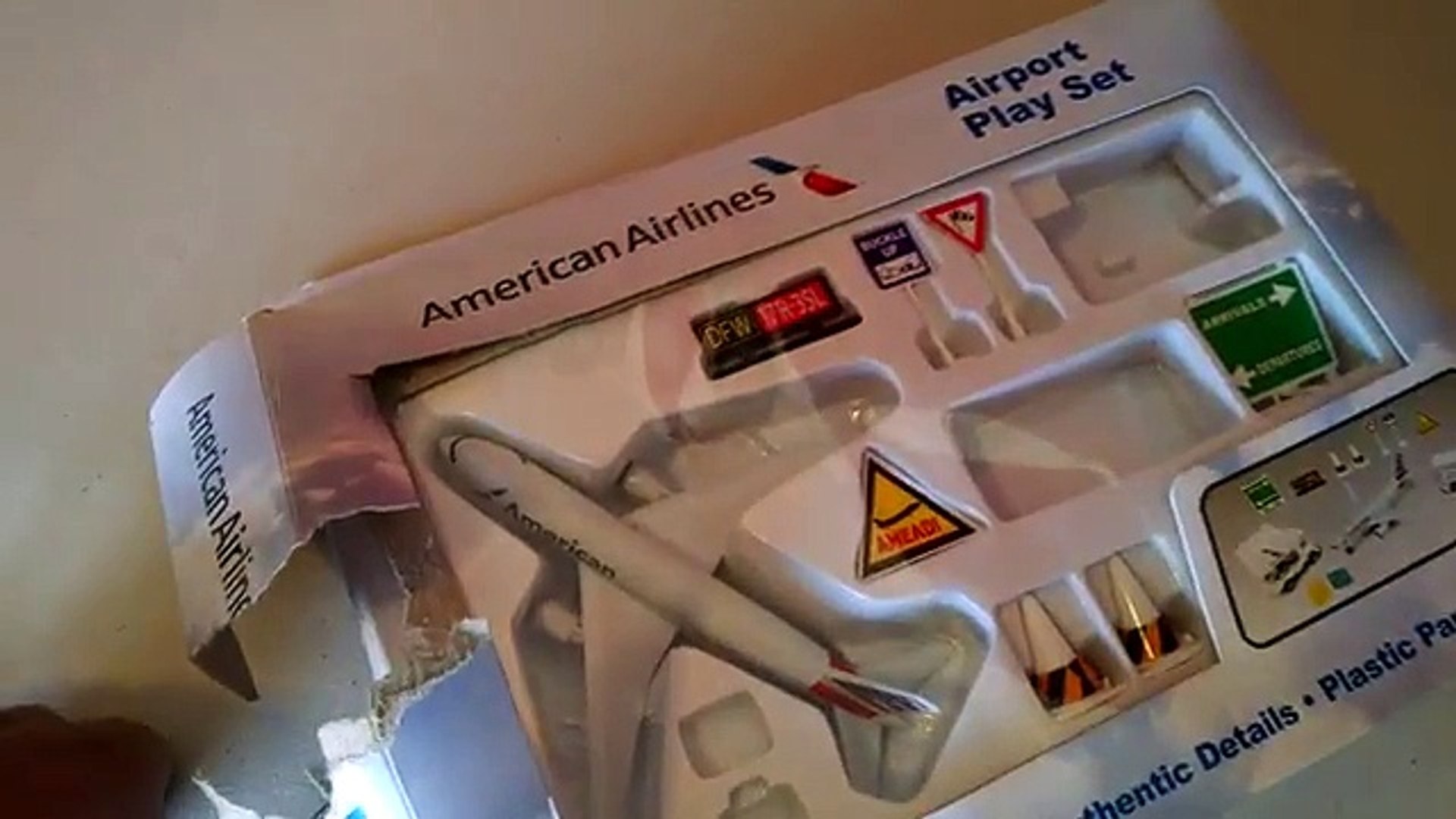 american airlines toy plane set