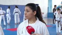 Ora News - Seminar karateje në Tiranë, pjesëmarrëse dhe kampionia e botës Christodoulou