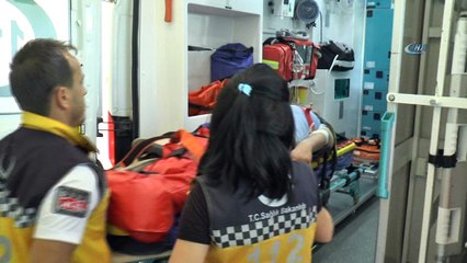 Otomobil ve kamyonet kafa kafaya çarpıştı: 4 yaralı