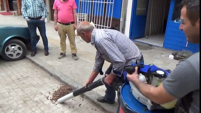 Bu da Amele Kovar Amele Bulamayınca Fındık Toplama Makinesi Üretti