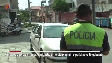 Ora News - Rrugorja "mësyn" lagjet e qytetit, gjobit 35 shoferë për parkim të gabuar