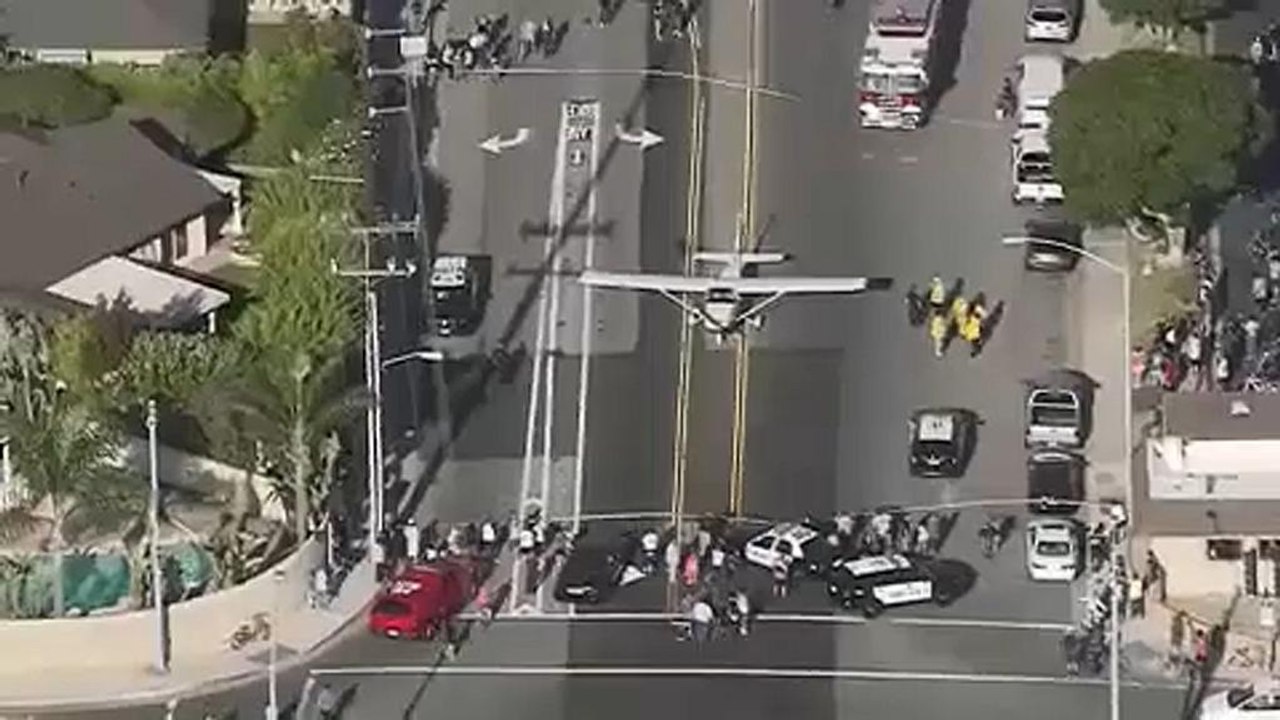 Tanuló pilóta landolt az autópályán