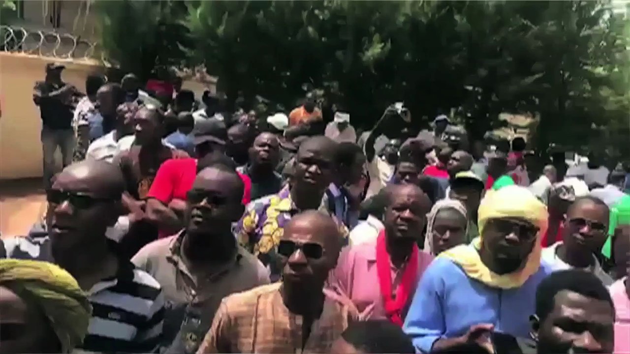 "ils nous ont gazé, parce que que nous avons insulté leur père et mère" affirme Nouhoum TOGO lors de la marche de l'opposition du 2 juin à Bamako