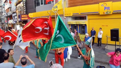 AK Parti, Karşıyaka Çarşı’yı “İzmir Marşı” ile inletti