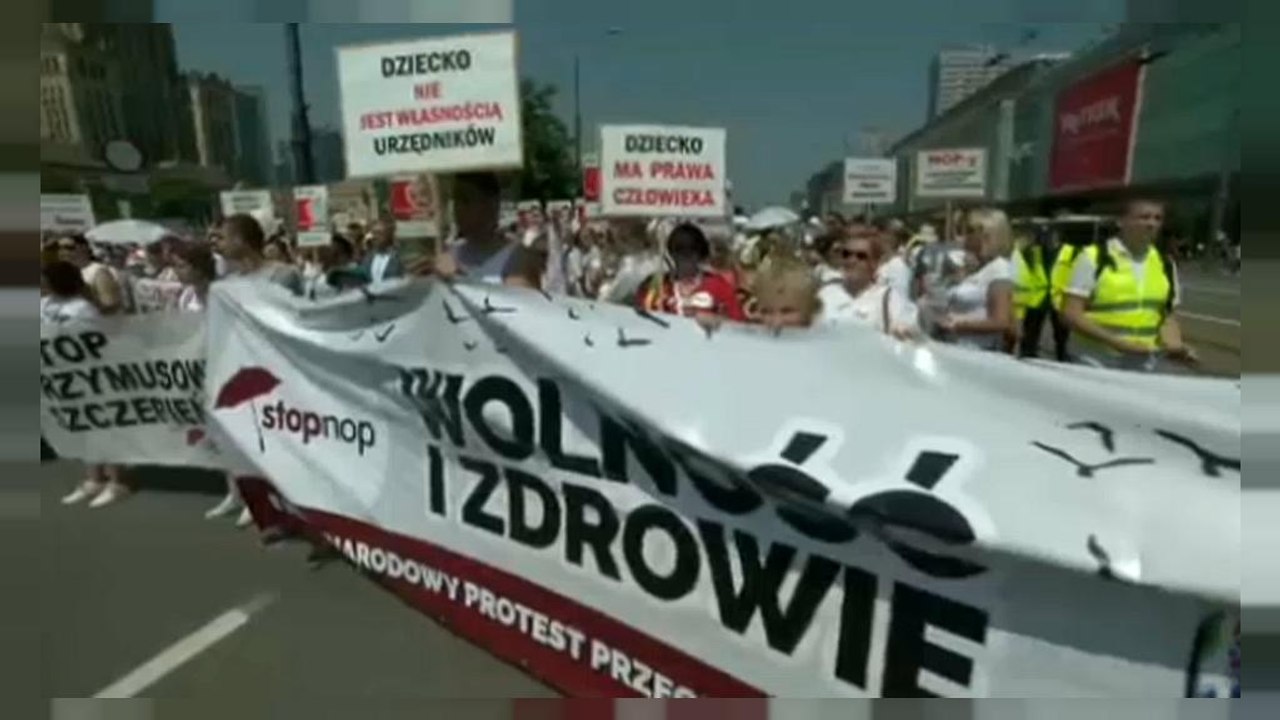 Thousands of people in Warsaw protested against compulsory vaccinations