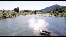 Ce pilote se fait éjecter de son bateau de course à pleine vitesse