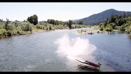 Ce pilote se fait éjecter de son bateau de course à pleine vitesse