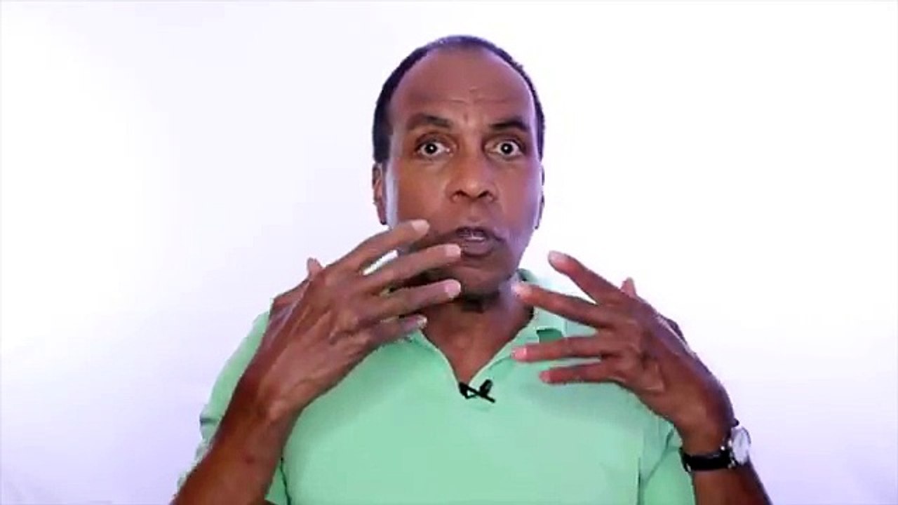 Vocal Lesson - I Have A Tickle In My Throat When I Sing? - Roger Burnley Voice Studio