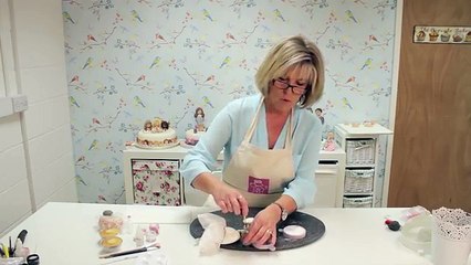 Karen Davies Cake Decorating Moulds / molds - Bride & Groom Cupcakes - free beginners tutorial