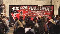 Miles de maestros marchan e instalan plantón indefinido en Ciudad de México