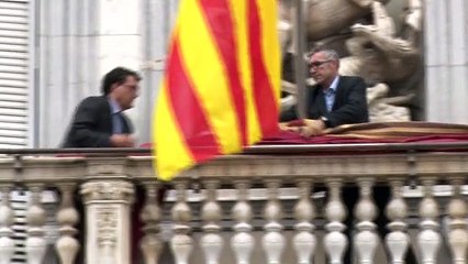 Pancarta de suport als presos i exiliats, al balcó del Palau de la Generalitat