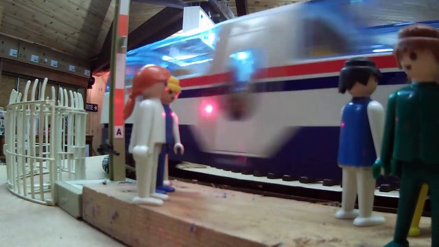Record du plus long TGV playmobil (16 wagons + 3 motrices) !!!
