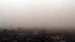 گرد کے طوفان اور آندھی نے دیکھتے ہی دیکھتے لاہور کو اپنی لپیٹ میں لے لیا۔ تاحد نگاہ دھول اور مٹی کے بادل چھا گئے۔