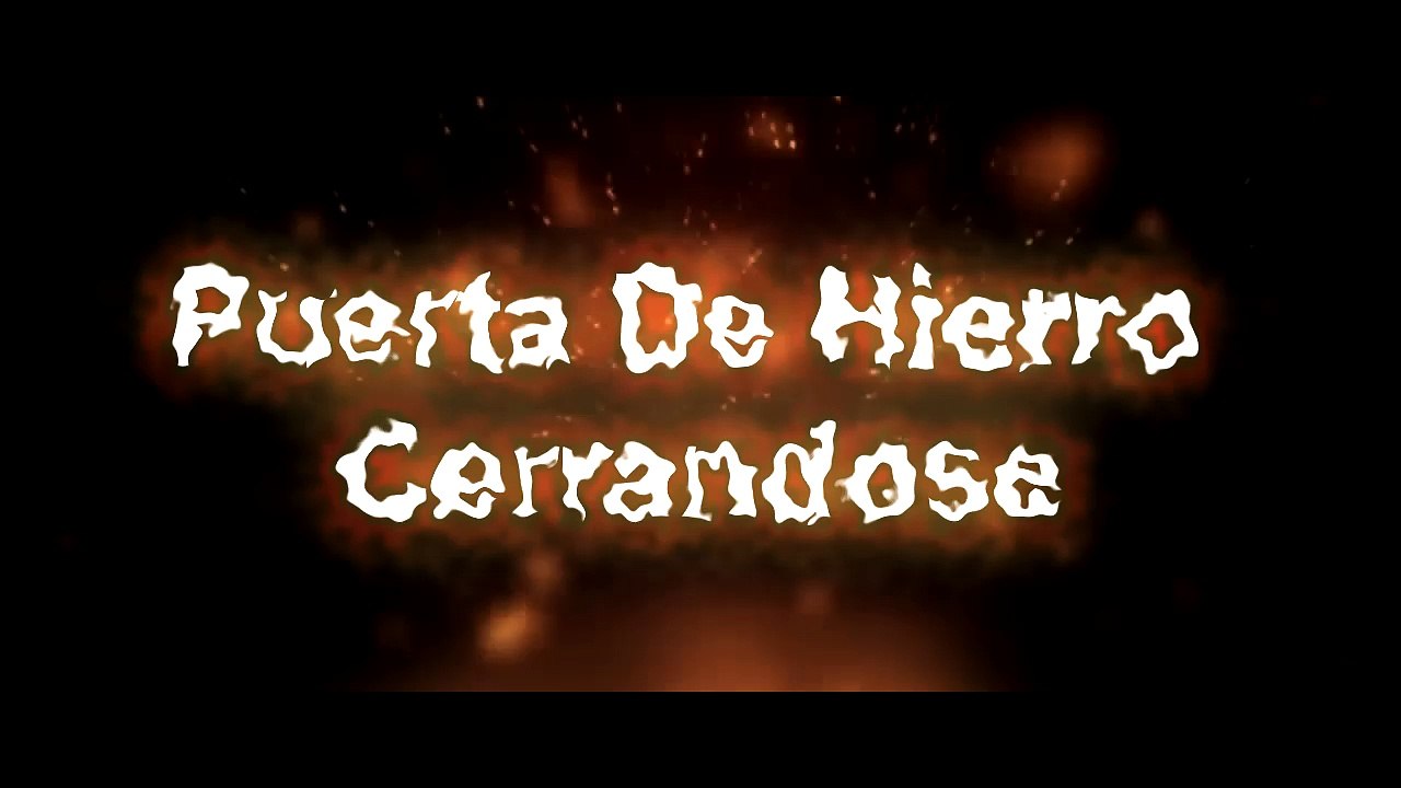 Puerta De Hierro Cerrandose