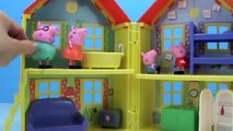 Peppa Pig MUDDY PUDDLES   Visits Farm Toy Episodes | Peppa Pig Toy Videos by Toypals.tv