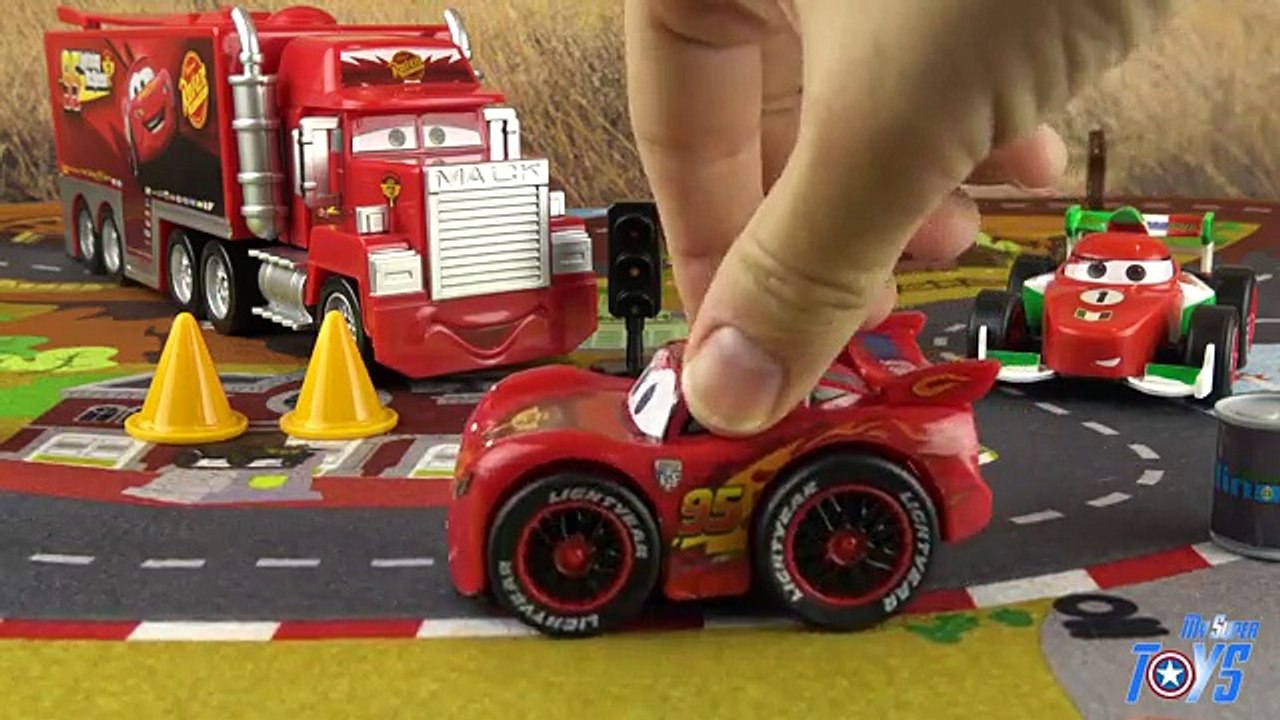 Disney Cars Deluxe Playset Mack Lightning McQueen Francesco Bernoulli Relampago Rayo Toy Review Kids