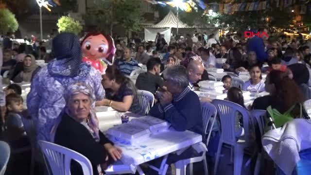 Manisa-Hamza Dağ ve Bülent Arınç, Vatandaşlarla Sahur Yaptı