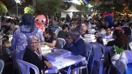 Manisa-Hamza Dağ ve Bülent Arınç, Vatandaşlarla Sahur Yaptı