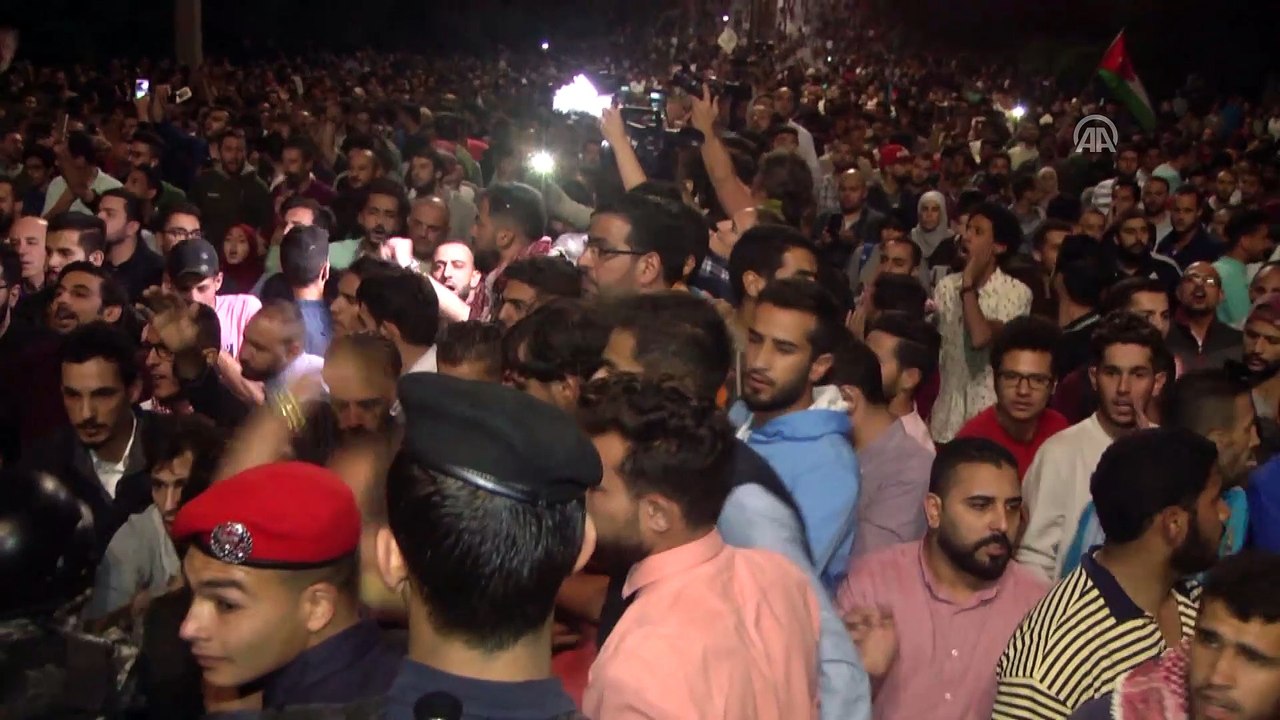 Ürdün'de 'tartışmalı gelir vergisi yasası' protesto edildi - AMMAN
