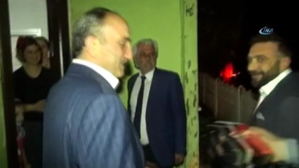 Sahur vakti maniler eşliğinde kapı kapı dolaşarak börek dağıttılar