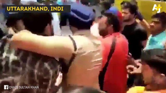 A Sikh police officer has gone viral after saving a Muslim man from a violent mob.