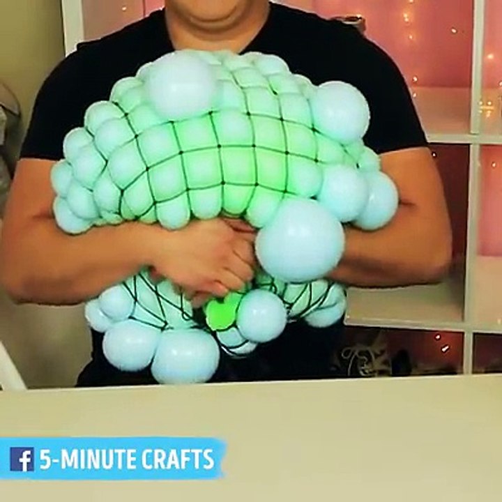 DIY giant antistress ball. I'm making one tonight!via Karina Garcia, youtube.com/TheKarinaBear