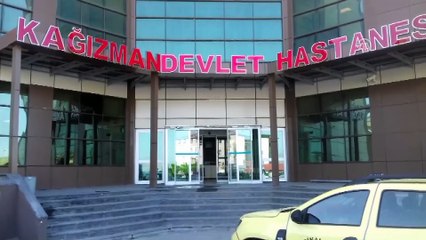 Maganda kurşunu isabet eden işçi yaralandı - KARS
