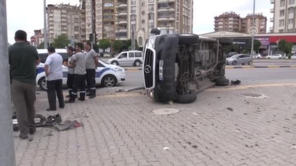 Ambulans ile Otomobil Çarpıştı