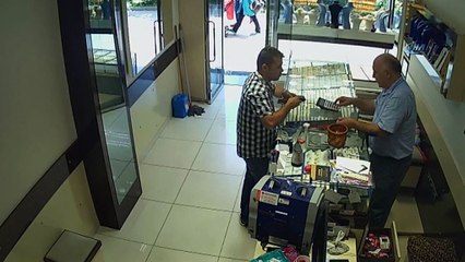 FETÖ’cü eski polis dolandırıcılık yaparken yakalandı